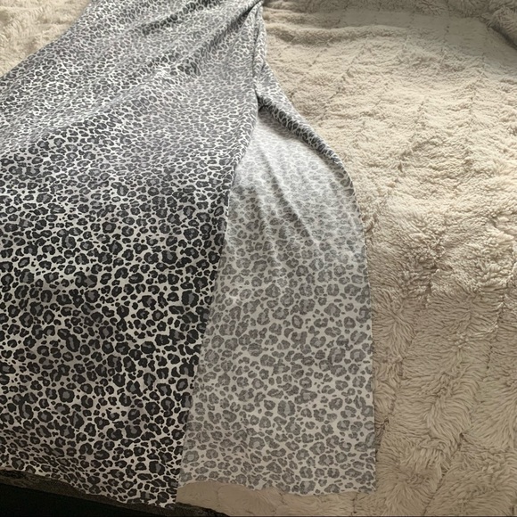 PRETTYLITTLETHING Leopard Midi Dress - Picture 3 of 3